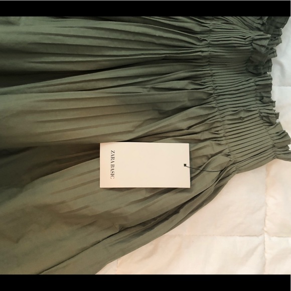 Zara Pleated bubble skirt with pockets. NWT size small. 48cm waist to hem. - Picture 2 of 5